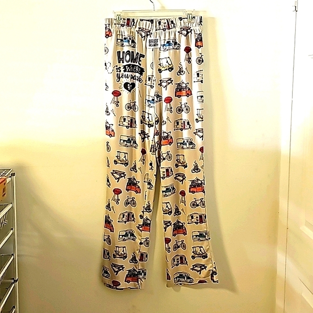 Brief Insanity lounge pants medium. Camper theim. Soft and‎ cozy. Go Camping.